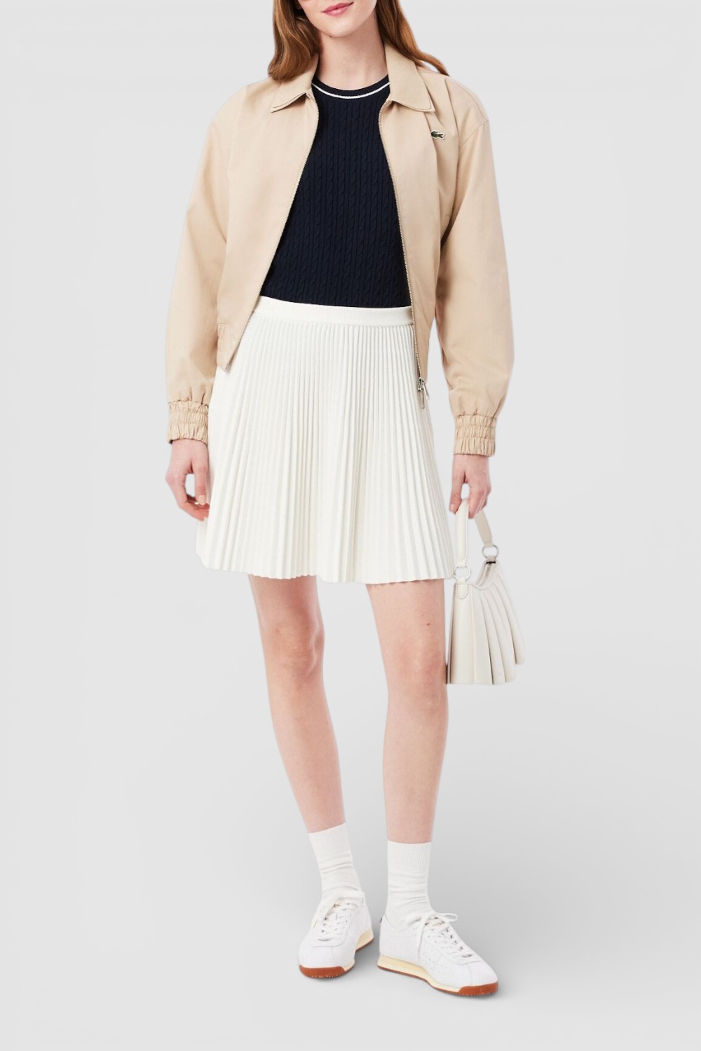 תמונת כל הלוק של חולצת טי סריג